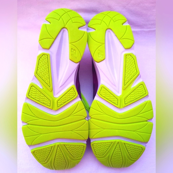 NIB (New In Box) Pair of Womens New Balance Sneakers - US Size 8 - Picture 4 of 8